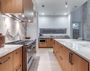 3821 Beechwood Lane - Photo Thumbnail 13