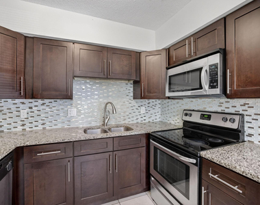 2500 Sw 18th Terrace - Photo Thumbnail 10