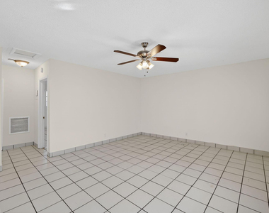 2500 Sw 18th Terrace - Photo Thumbnail 5