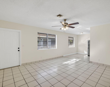 2500 Sw 18th Terrace - Photo Thumbnail 2