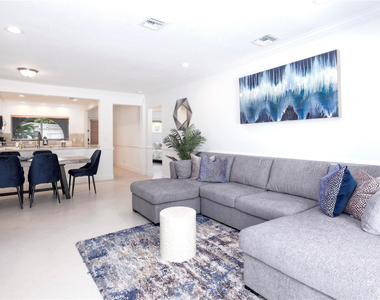 1240 Sw 13th Circle - Photo Thumbnail 2