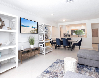 1240 Sw 13th Circle - Photo Thumbnail 4