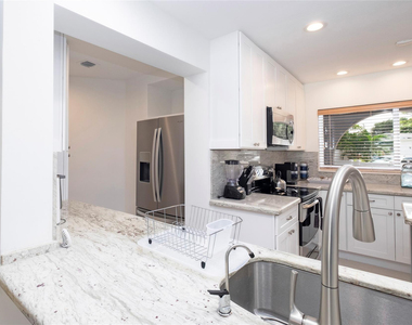 1240 Sw 13th Circle - Photo Thumbnail 9