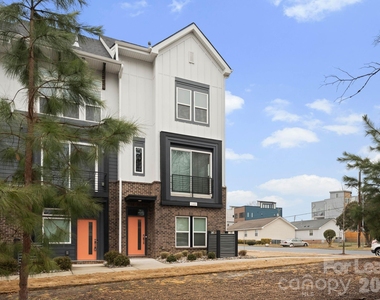 648 W End Drive - Photo Thumbnail 1