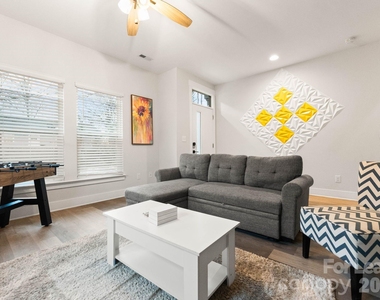 648 W End Drive - Photo Thumbnail 9