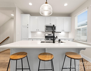 648 W End Drive - Photo Thumbnail 16