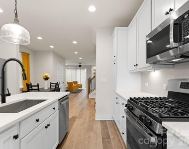 648 W End Drive - Photo Thumbnail 18