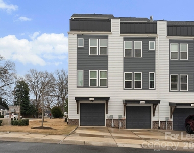 648 W End Drive - Photo Thumbnail 4