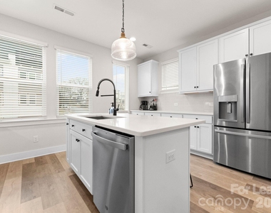 648 W End Drive - Photo Thumbnail 13