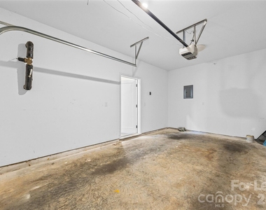 840 E 18th Street - Photo Thumbnail 5