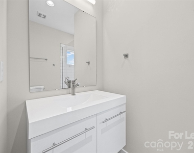 840 E 18th Street - Photo Thumbnail 16