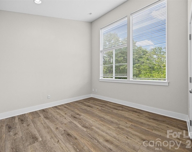 840 E 18th Street - Photo Thumbnail 18