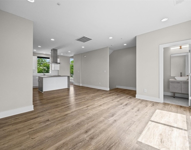 840 E 18th Street - Photo Thumbnail 7