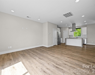 840 E 18th Street - Photo Thumbnail 8