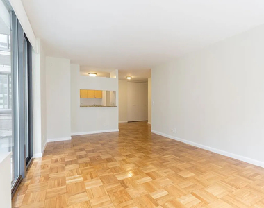 West 48th Street - Photo Thumbnail 5