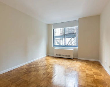 West 48th Street - Photo Thumbnail 2