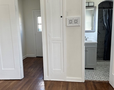 1054 N Euclid - Photo Thumbnail 4