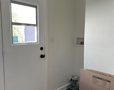 1054 N Euclid - Photo Thumbnail 3