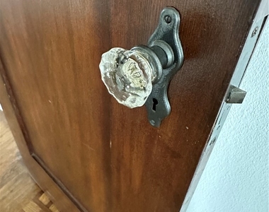 1054 N Euclid - Photo Thumbnail 2