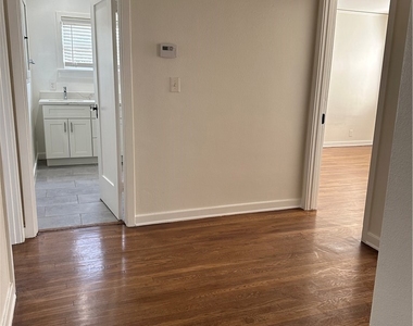 1054 N Euclid - Photo Thumbnail 12