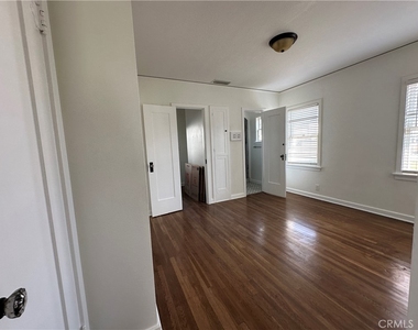 1054 N Euclid - Photo Thumbnail 7