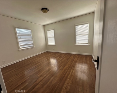 1054 N Euclid - Photo Thumbnail 9