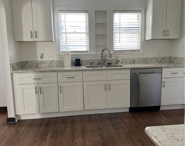 1054 N Euclid - Photo Thumbnail 14