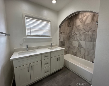 1054 N Euclid - Photo Thumbnail 11