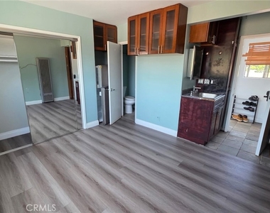11412 Venice Boulevard - Photo Thumbnail 3