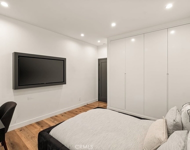 5332 Natick Ave. - Photo Thumbnail 9