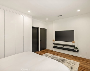 5332 Natick Ave. - Photo Thumbnail 7