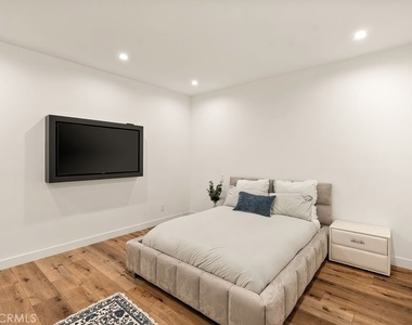 5332 Natick Ave. - Photo Thumbnail 12