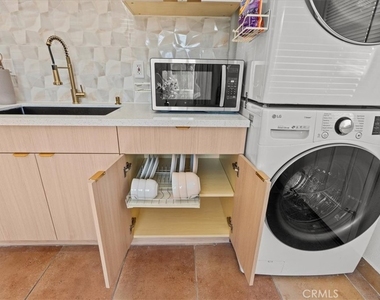 1095 Bonita Street - Photo Thumbnail 16