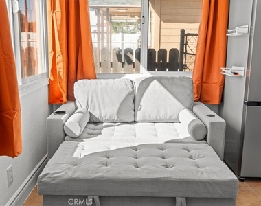 1095 Bonita Street - Photo Thumbnail 5