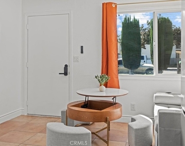 1095 Bonita Street - Photo Thumbnail 4