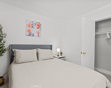 1095 Bonita Street - Photo Thumbnail 15
