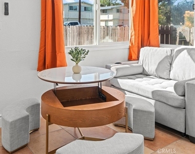 1095 Bonita Street - Photo Thumbnail 3
