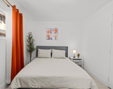 1095 Bonita Street - Photo Thumbnail 14