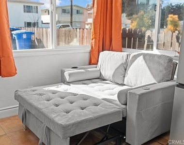 1095 Bonita Street - Photo Thumbnail 6