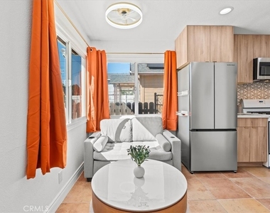 1095 Bonita Street - Photo Thumbnail 1
