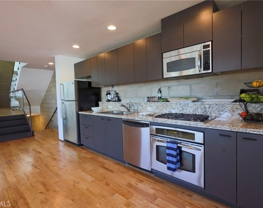 6615 Melrose Avenue - Photo Thumbnail 4