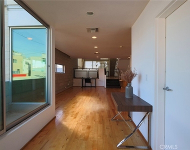 6615 Melrose Avenue - Photo Thumbnail 6