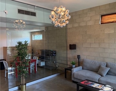 6615 Melrose Avenue - Photo Thumbnail 2