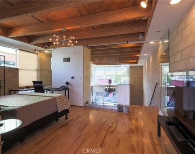 6615 Melrose Avenue - Photo Thumbnail 14