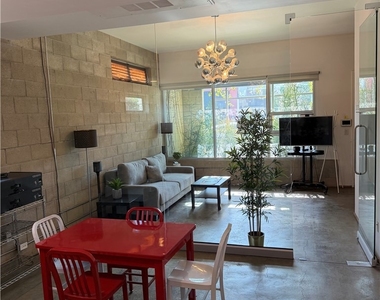 6615 Melrose Avenue - Photo Thumbnail 3