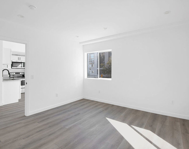 1610 S Beverly Glen Boulevard - Photo Thumbnail 3