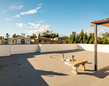 1610 S Beverly Glen Boulevard - Photo Thumbnail 7