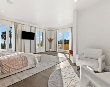 1368 Doheny Place - Photo Thumbnail 5