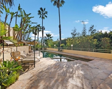 1368 Doheny Place - Photo Thumbnail 17