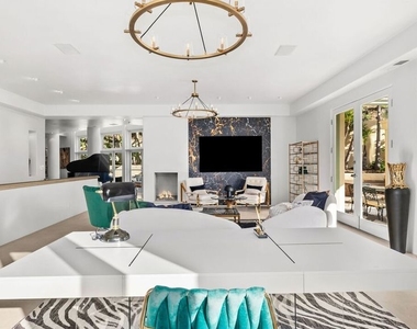 1368 Doheny Place - Photo Thumbnail 3